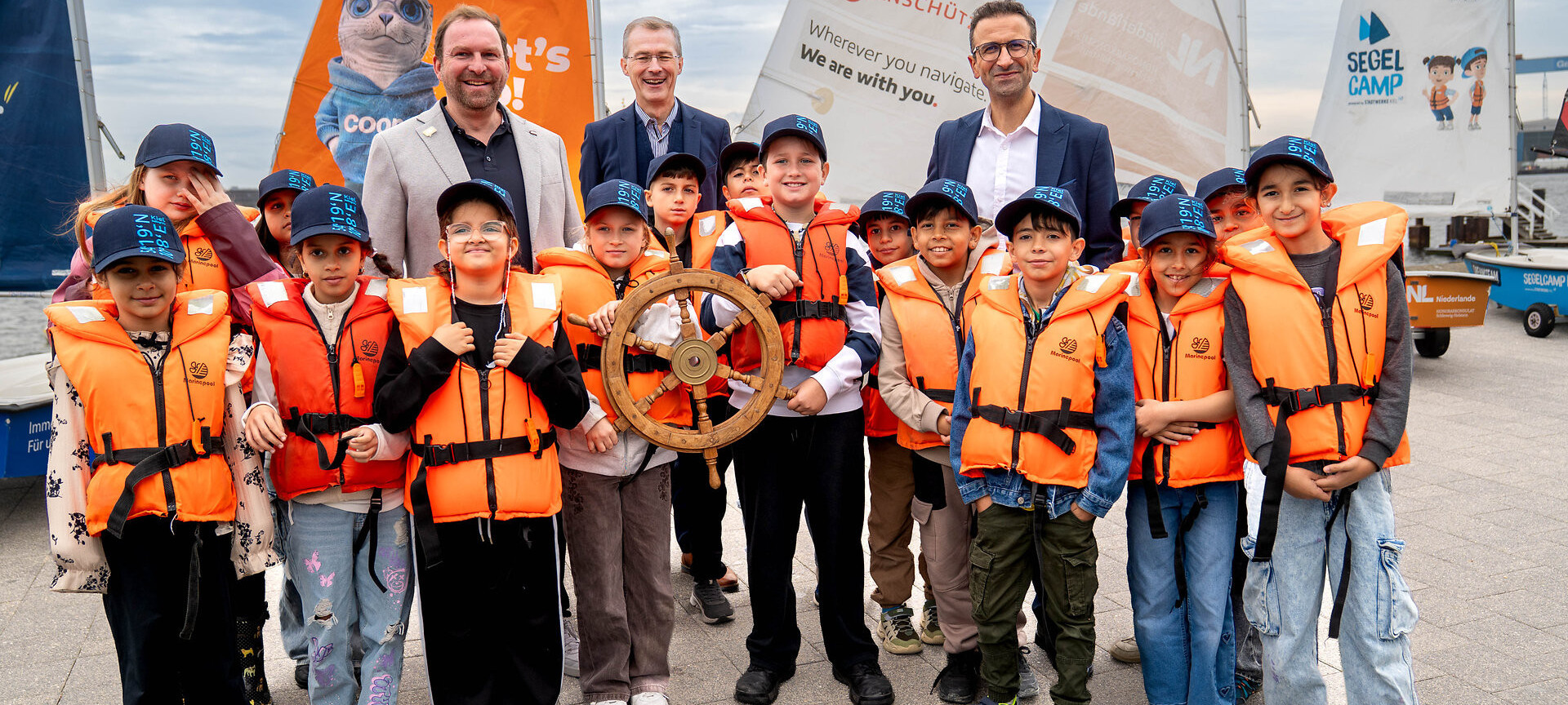 Crew des Segelcamps an der Kiellinie.