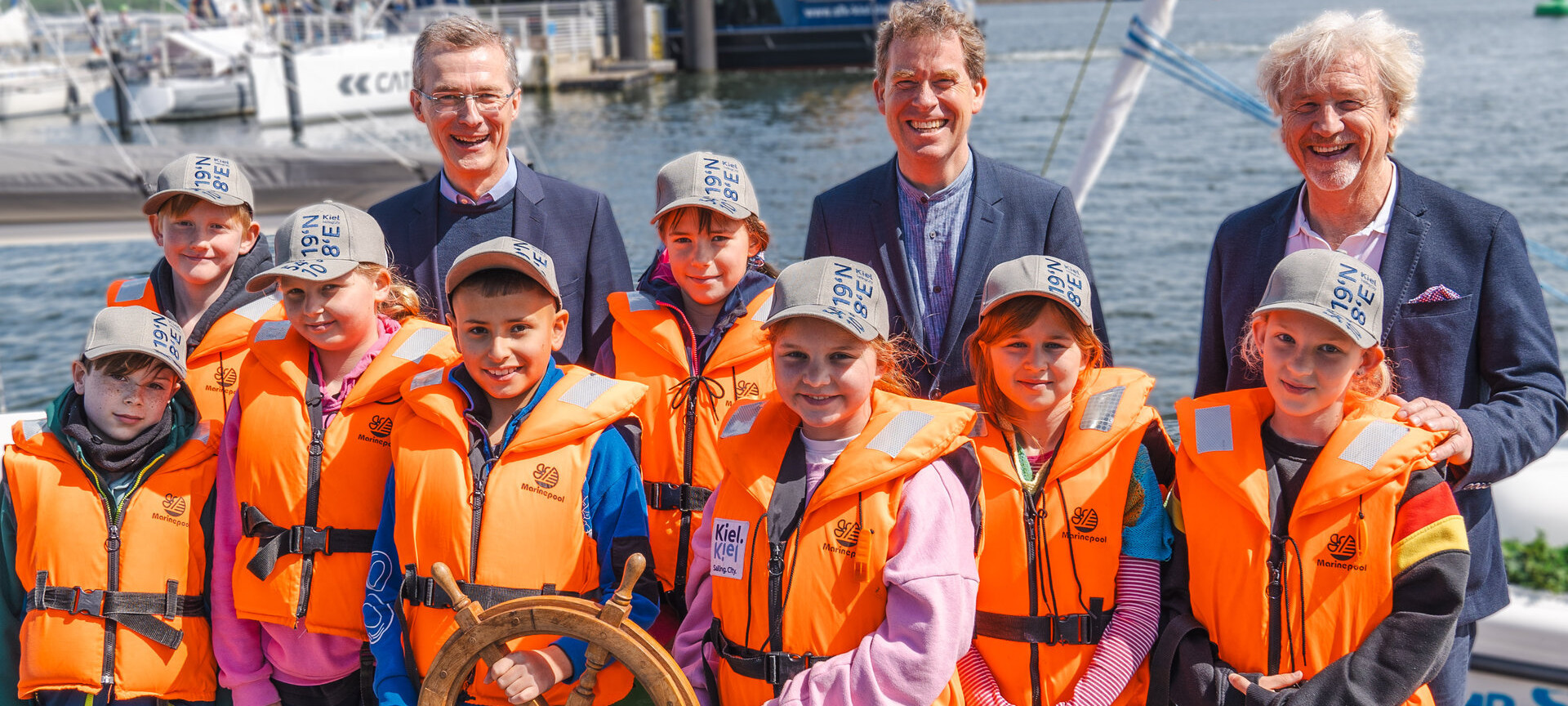 Crew des Segelcamps an der Kiellinie.